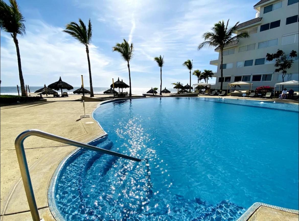 A Pie De Playa Con Alberca Jacuzzi Vista Al Mar Lägenhet Mazatlán Exteriör bild